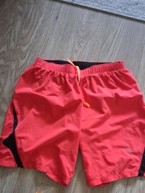 Men's Saucony Athletic Shorts with Black Accents M